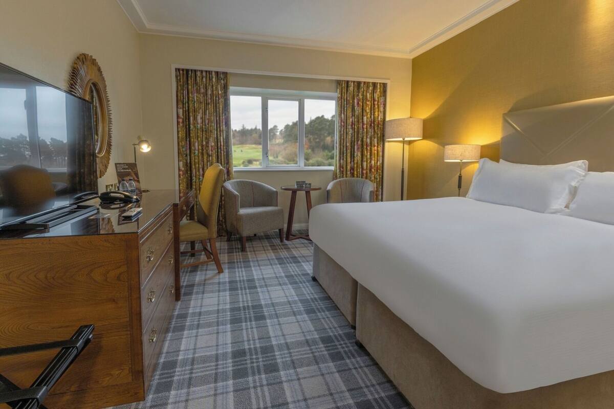 1 bedroom, Egyptian cotton sheets, premium bedding, in-room safe