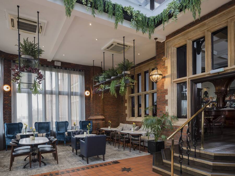 2 barer/lounger och sportbar