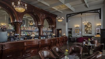 2 bars/lounges, sports bar