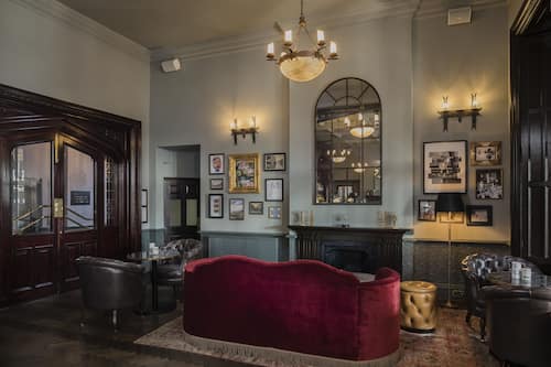 2 bars/lounges, sports bar