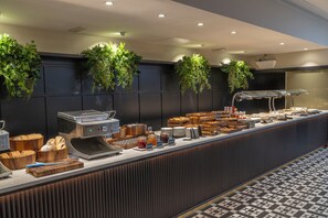Daily buffet breakfast for a fee