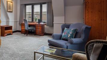 Four Poster Room | Hypo-allergenic bedding, in-room safe, desk, laptop workspace