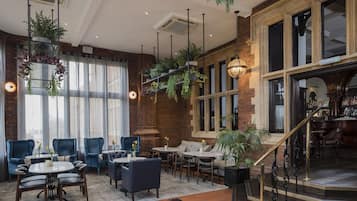2 bars/lounges, sports bar