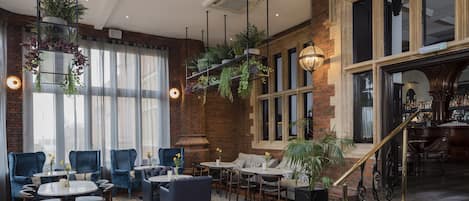 2 bares o lounges, bar deportivo