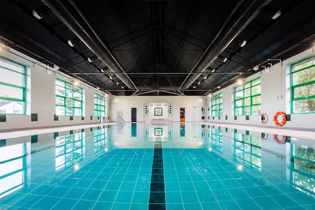 Piscina. Castle Oaks House Hotel