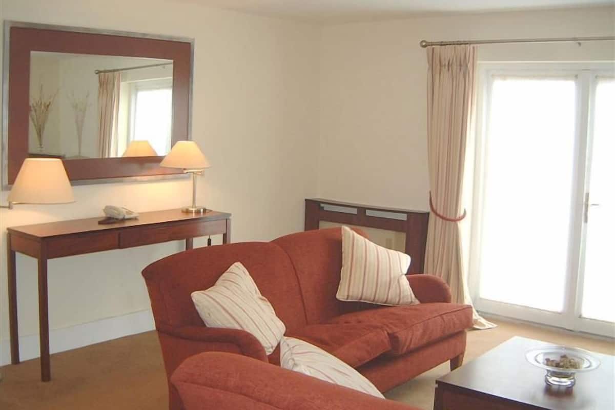 suite, 2 double beds, garden view | living area | 32-inch flat-screen tv with cable channels, tv