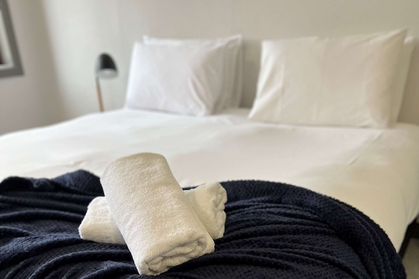 Room, Multiple Beds, Non Smoking | Desk, iron/ironing board, WiFi (free), alarm clocks