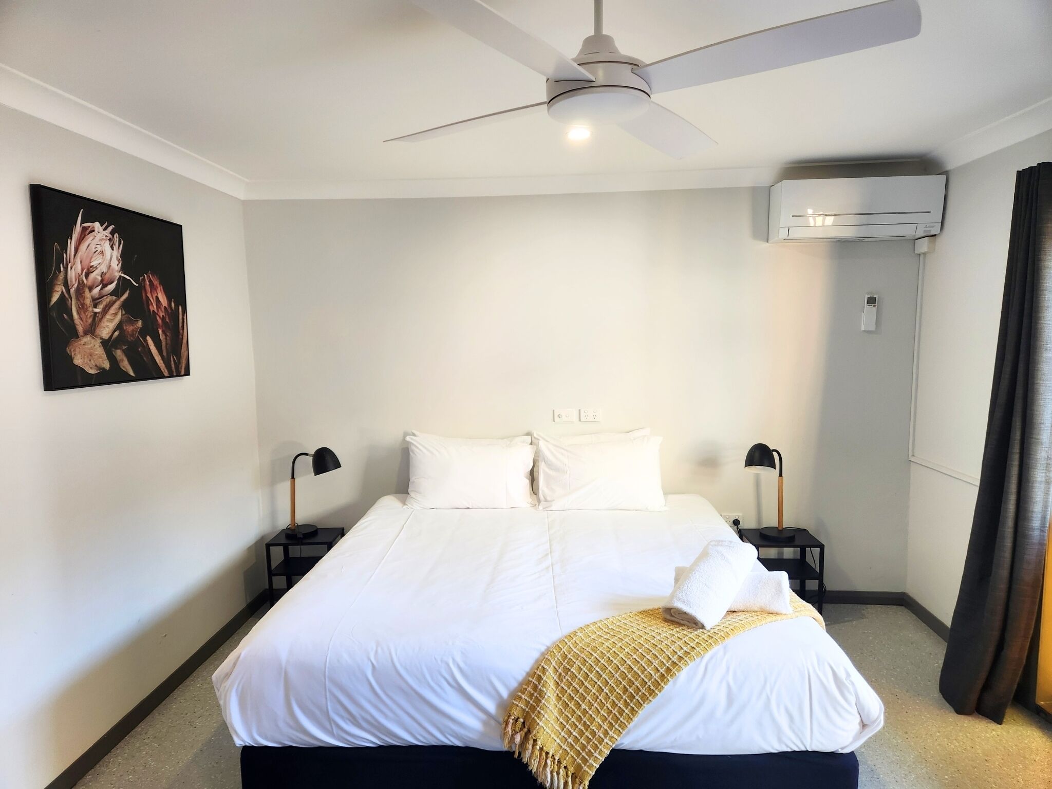 Habitación estándar, 1 cama de matrimonio, no fumadores | Escritorio, tabla de planchar con plancha, wifi gratis y ropa de cama