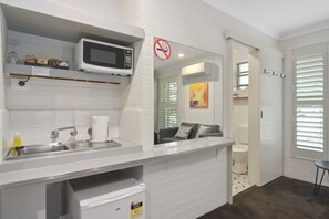 Deluxe King Room | Soundproofing, free WiFi, bed sheets