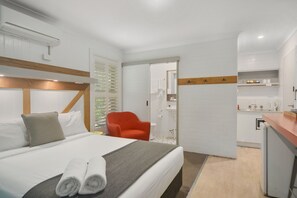 Two Bedroom Family Suite (4 People) | Soundproofing, free WiFi, bed sheets - Pleasant Way River Lodge (Nowra)