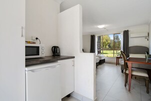 家庭房 (Queen 2 Single Room) | 免费 WiFi、床单