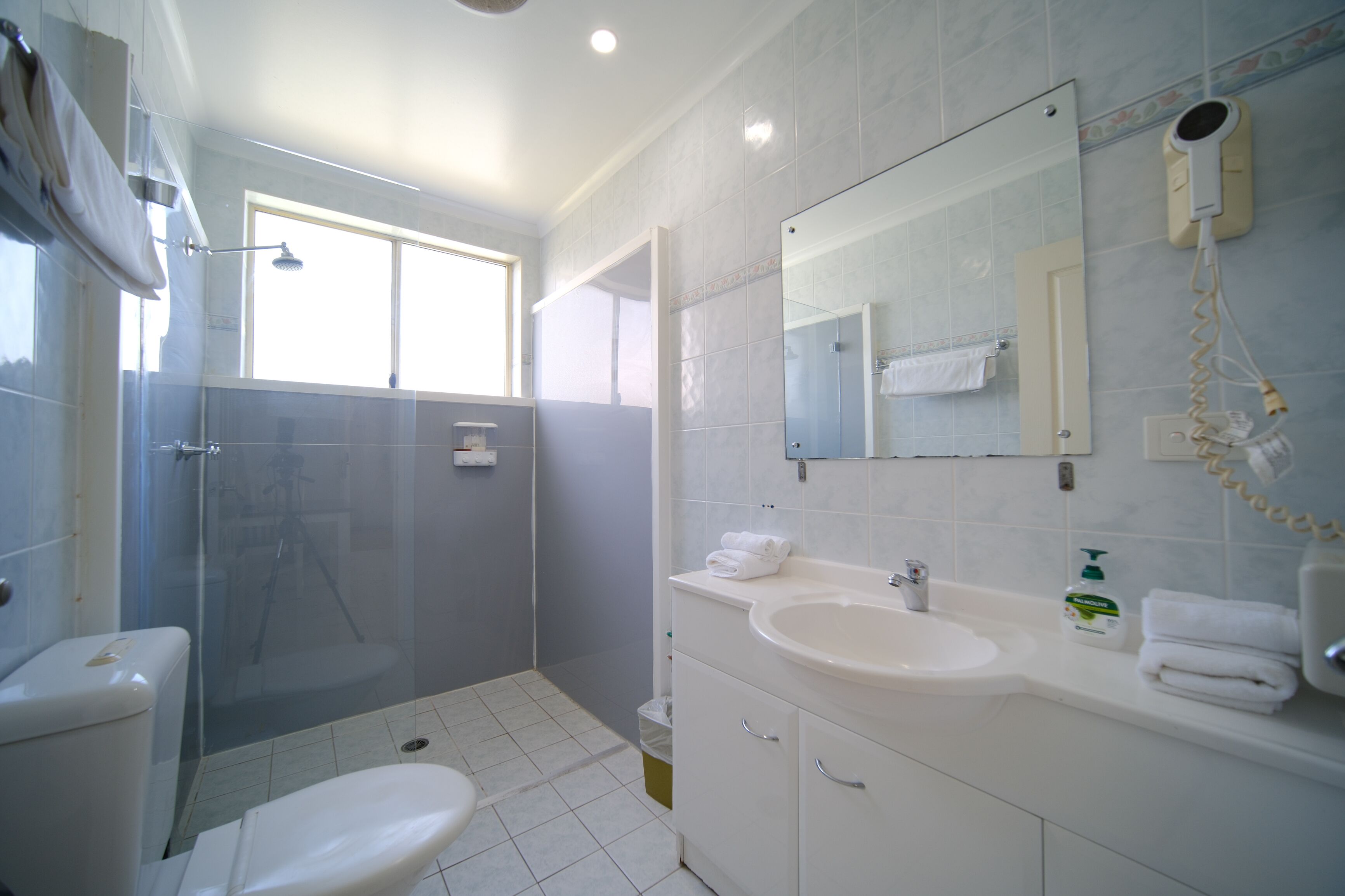 Two Bedroom Apartment | Bathroom | Free toiletries, hair dryer, towels