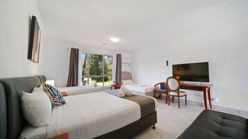 Family Queen 2 Single Room | Free WiFi, bed sheets