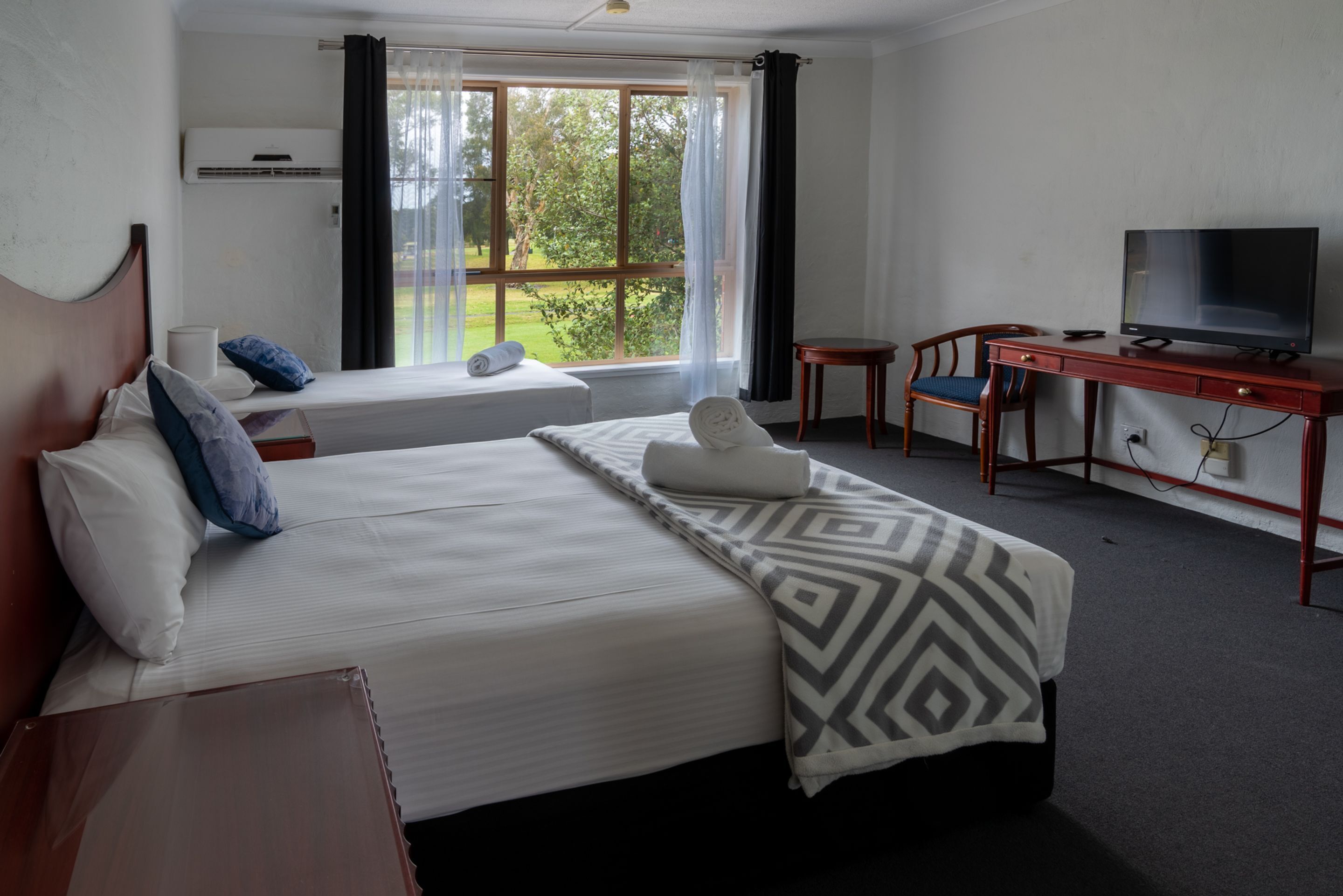Free WiFi, bed sheets
