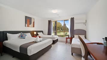 家庭房 (Queen 2 Single Room) | 免费 WiFi、床单