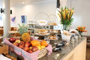 Daily full breakfast for a fee - Mantra Club Croc (Cannonvale)