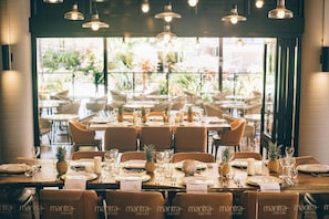 Breakfast, lunch and dinner served - Mantra Club Croc (Cannonvale)