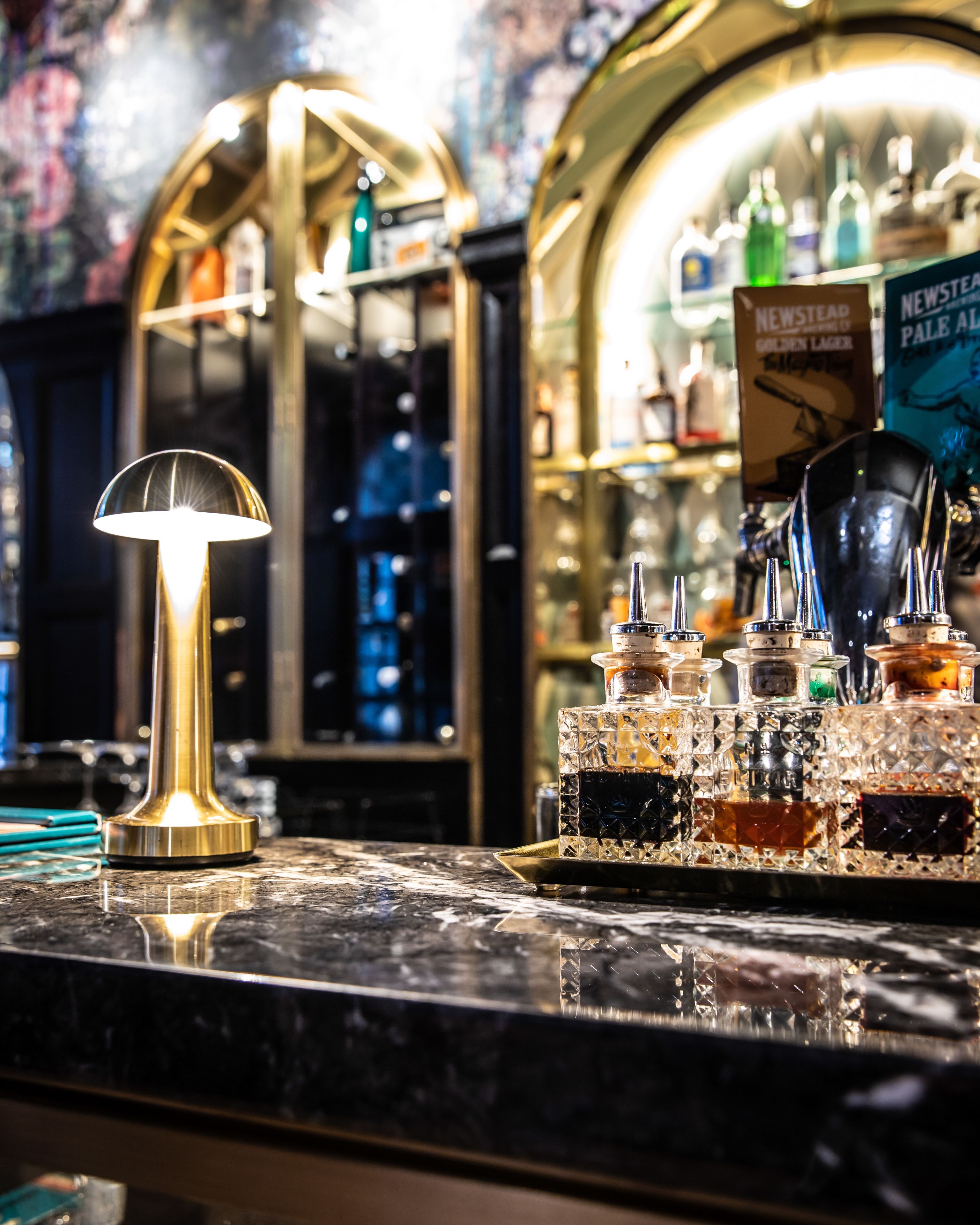 serves breakfast, lunch and dinner