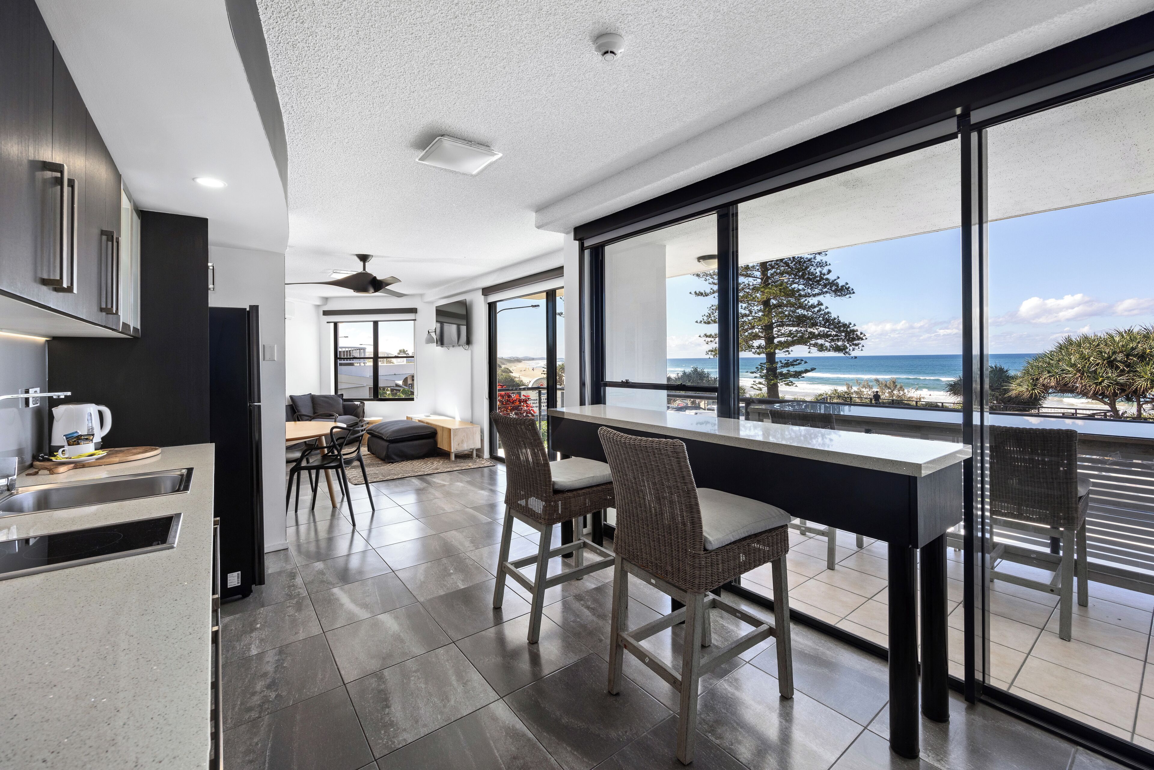 Apartamento, 1 habitación, vistas a la playa | Cocina privada | Cafetera o tetera y hervidor eléctrico
