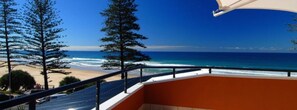 A balcony with a view of a beach and ocean. - Beach Retreat Coolum (Coolum Beach)