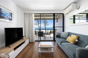 1 Bedroom Ocean View Apartment | Living area | 32-inch flat-screen TV with cable channels, TV