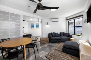 Living area - Beach Retreat Coolum (Coolum Beach)