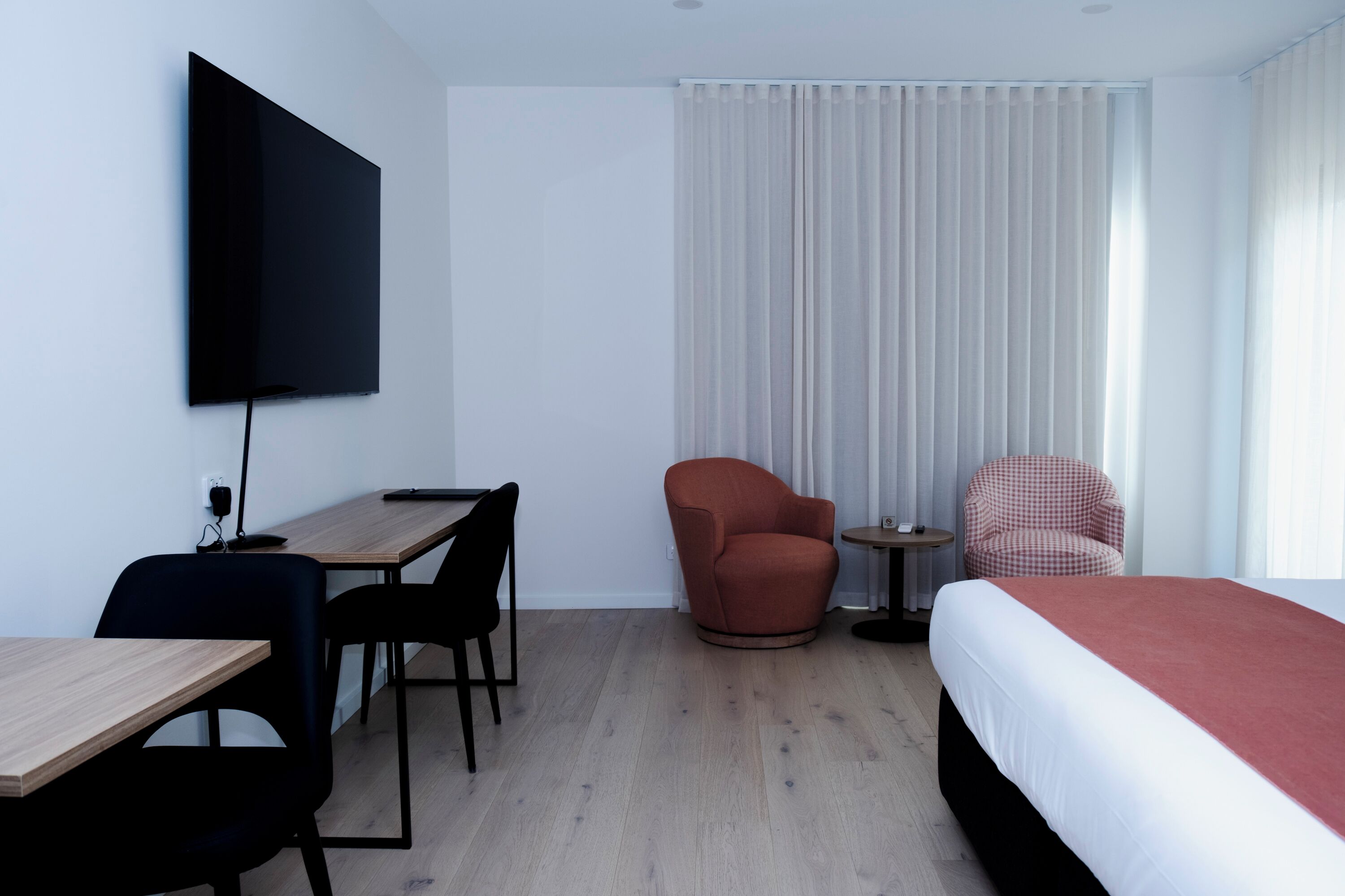 King Studio | Living area | 32-inch TV with cable channels