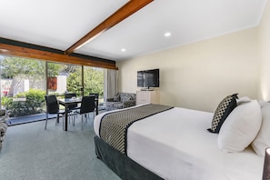 Minibar, escritorio, wifi gratis y ropa de cama 