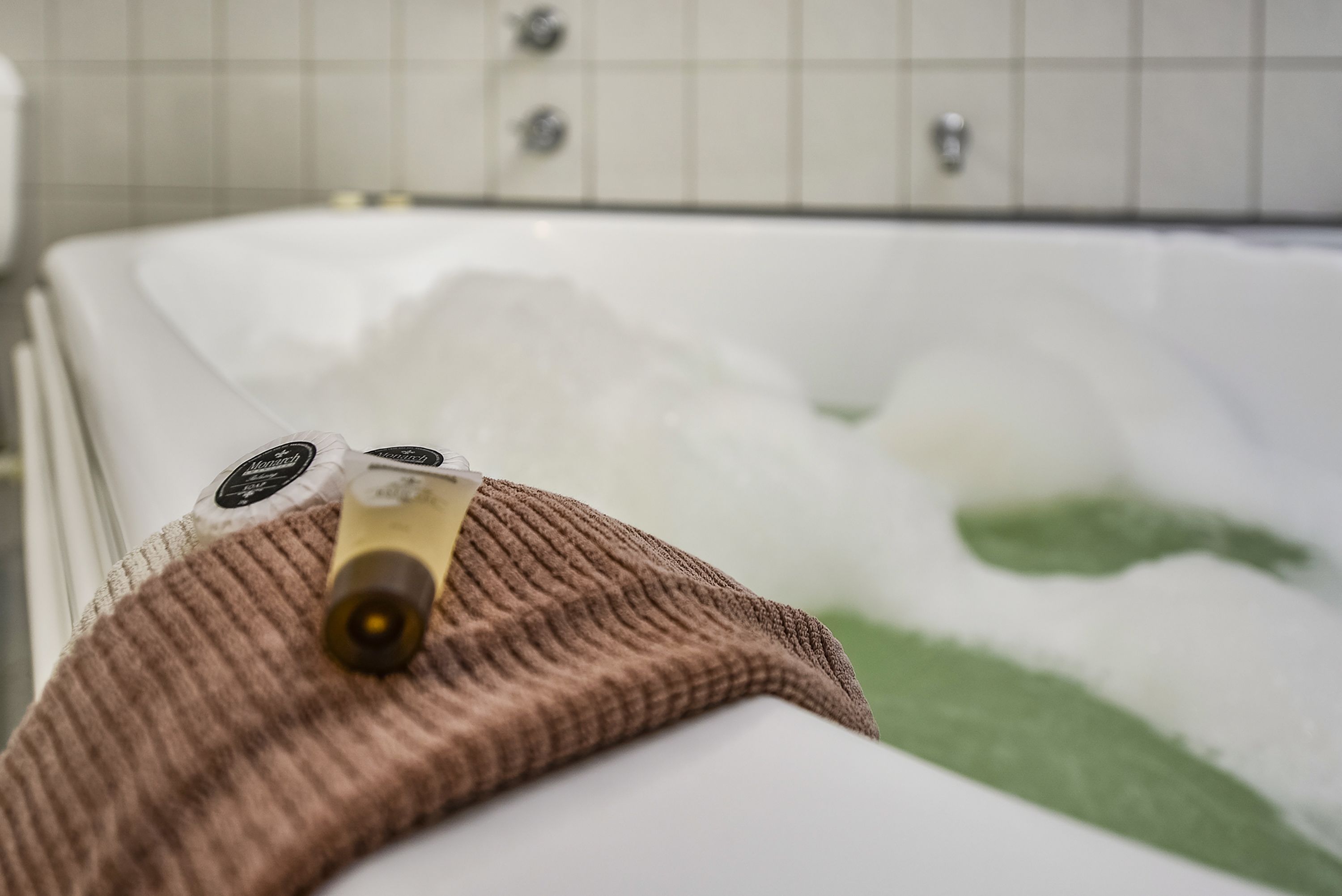 Bathtub besar