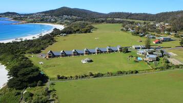 Basic Apartment, 3 Bedrooms, Beach View | Soundproofing, rollaway beds, bed sheets