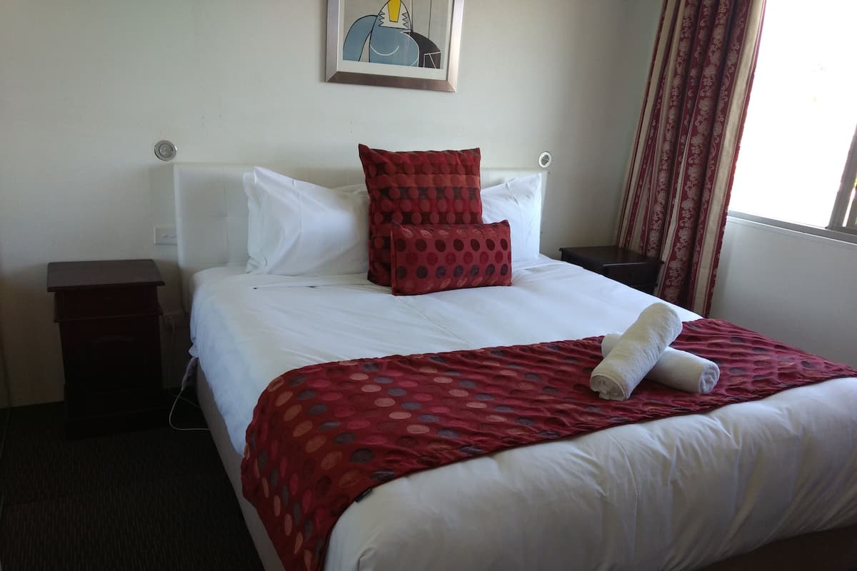 Basic Apartment, 3 Bedrooms, Beach View | Soundproofing, rollaway beds, bed sheets