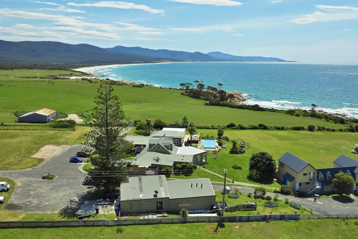 Basic Apartment, 2 Bedrooms, Ocean View | Soundproofing, rollaway beds, bed sheets