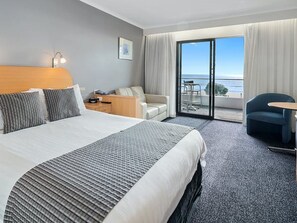 Chambre exécutive double, vue sur la mer | 1 chambre, minibar, coffre-fort, rideaux d’obscurcissement