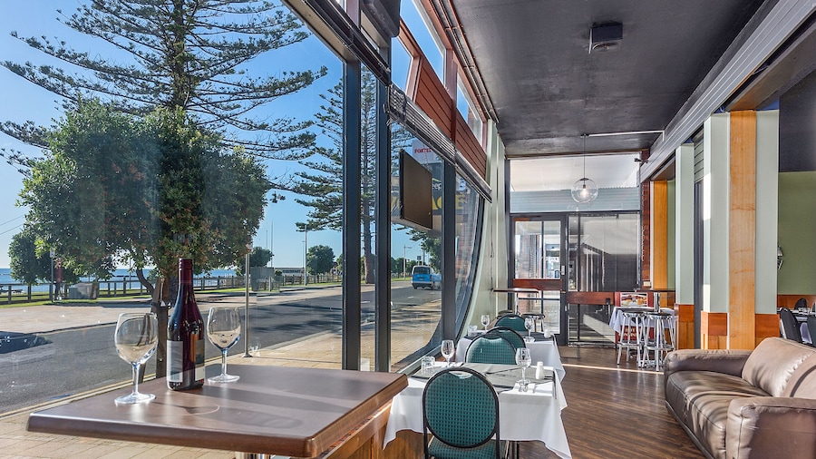 Beachfront Voyager Motor Inn
