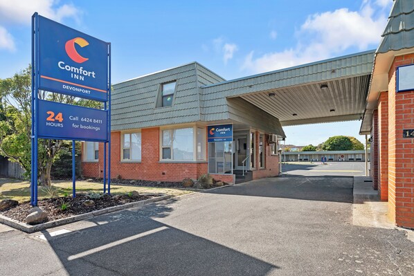 Mặt tiền nơi lưu trú