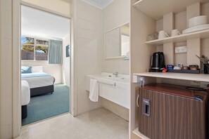 Phòng Tiêu chuẩn, nhiều giường, không hút thuốc | Phòng tắm | Đồ dùng nhà tắm miễn phí, máy sấy tóc, khăn tắm