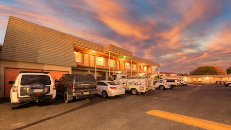 Exterior. Comfort Inn Devonport