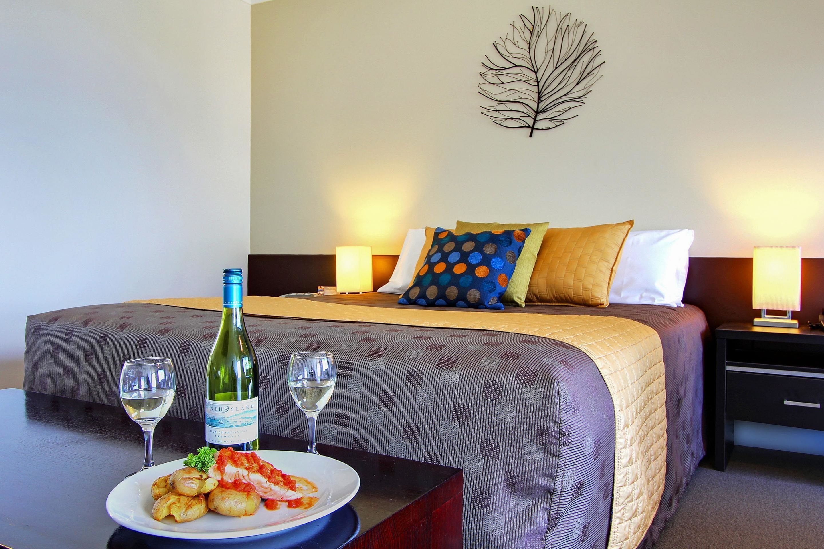 standard room, 1 queen bed | blackout curtains, iron/ironing board, free wifi, bed sheets