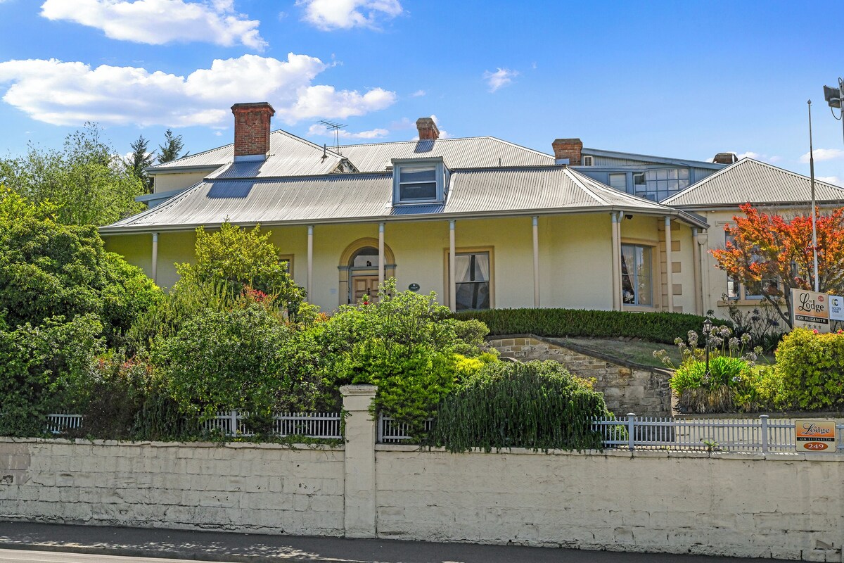 The Lodge on Elizabeth