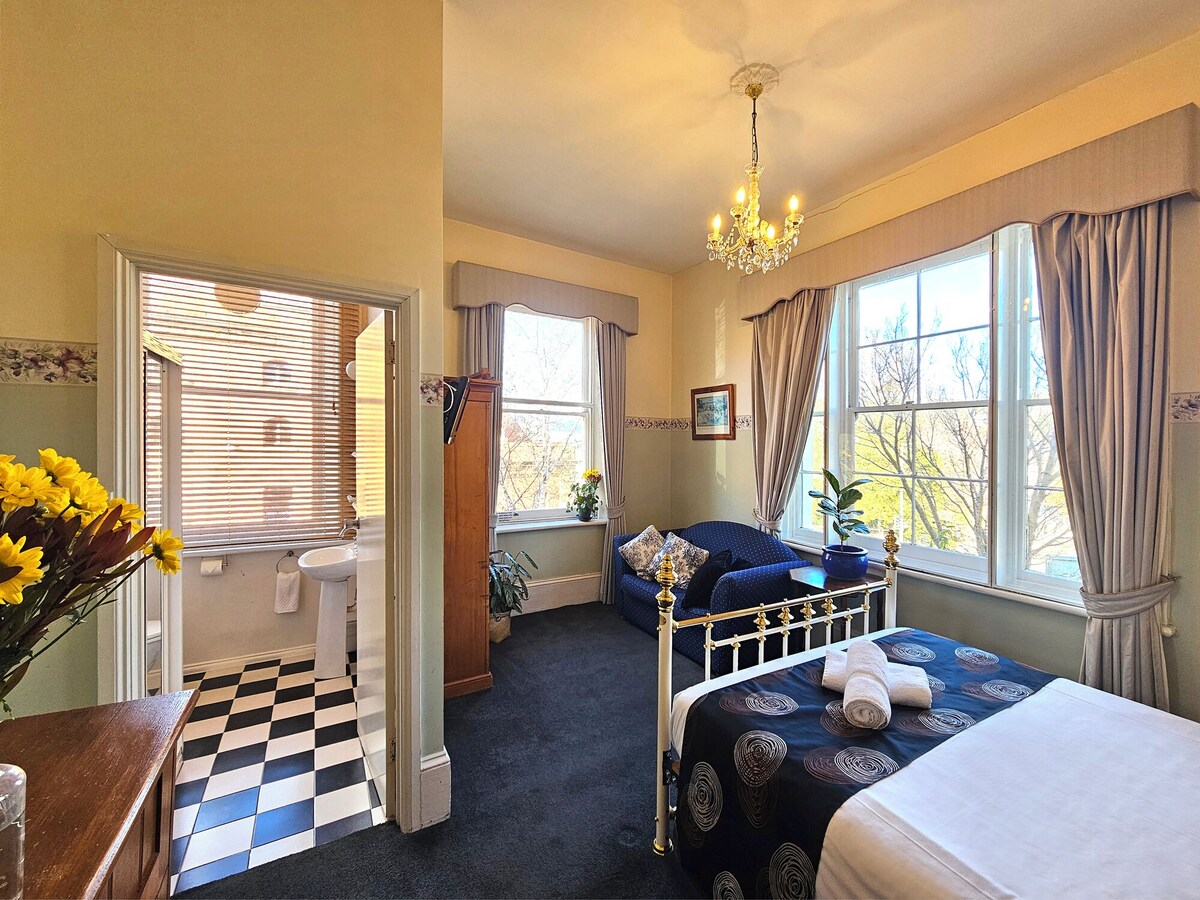 The Lodge on Elizabeth