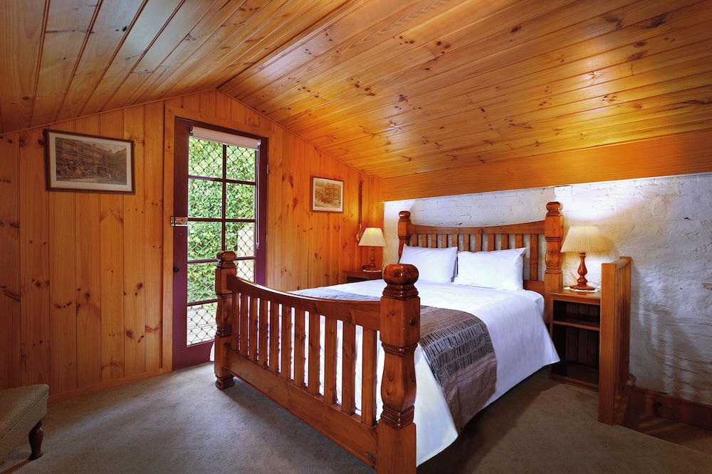 The Lodge on Elizabeth by null