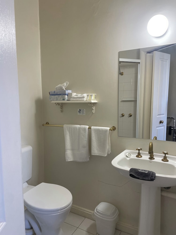 The Lodge on Elizabeth by null