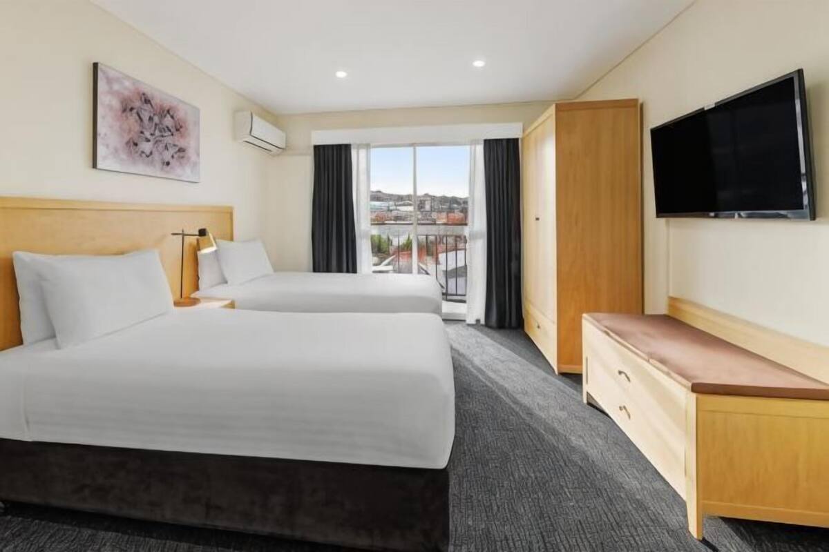 Roupas de cama premium, espaço de trabalho para notebook