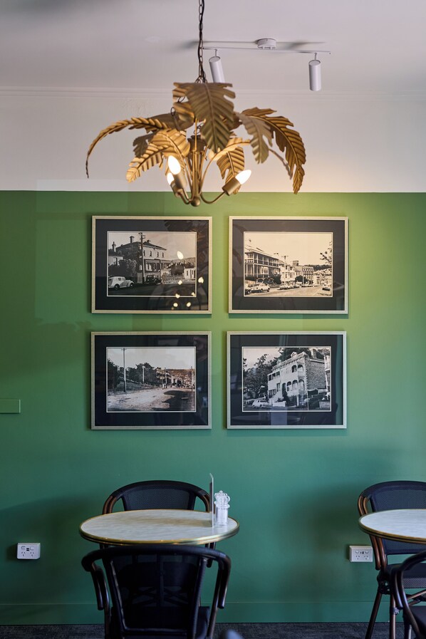Cocina local, con vista al jardín 