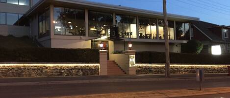 Façade de l’hébergement - soirée/nuit