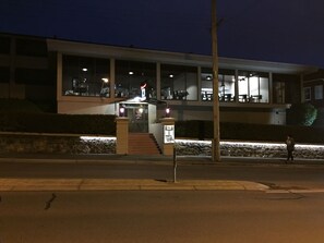 Fachada del alojamiento - Noche