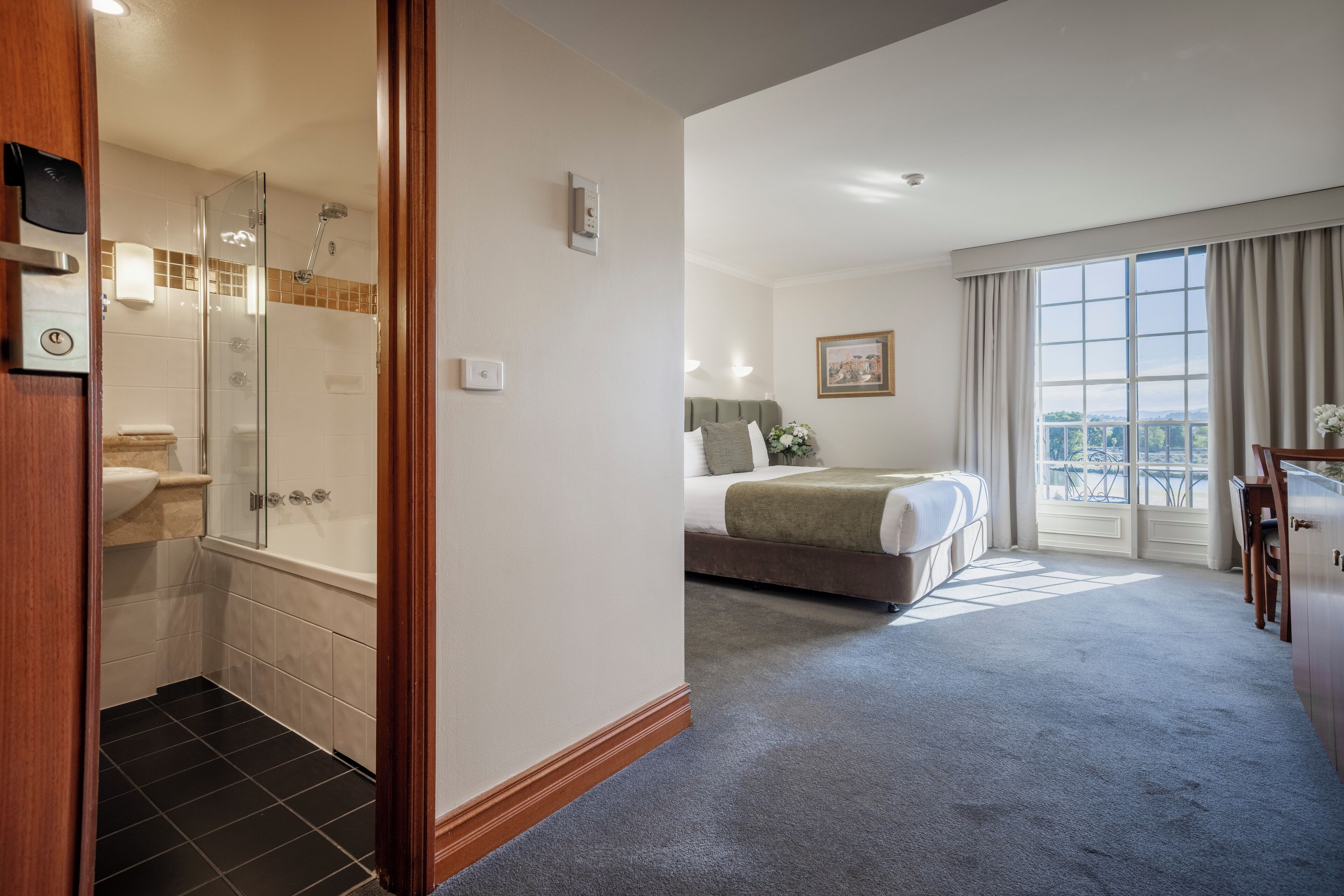 executive room, 1 king bed, golf view | 1 bedroom, hypo-allergenic bedding, minibar, in-room safe