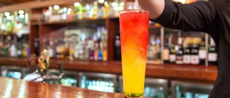 Sert le dîner et l'apéritif