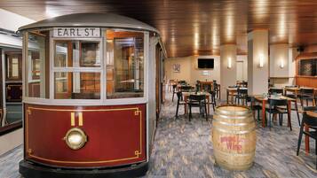 Serves dinner and happy hour