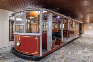 供应晚餐和欢乐时光优惠